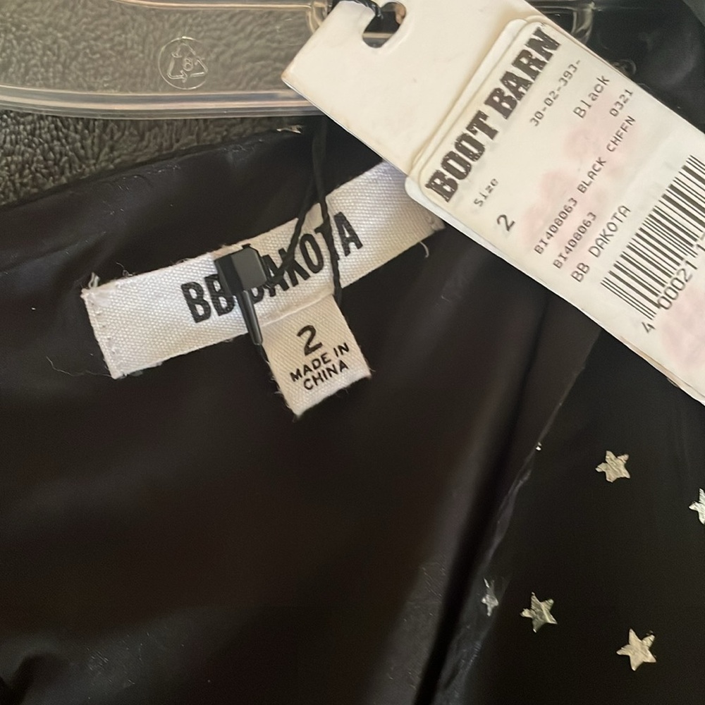 Super cute black and silver star dress. New with tags! Size 2 - Picture 3 of 5